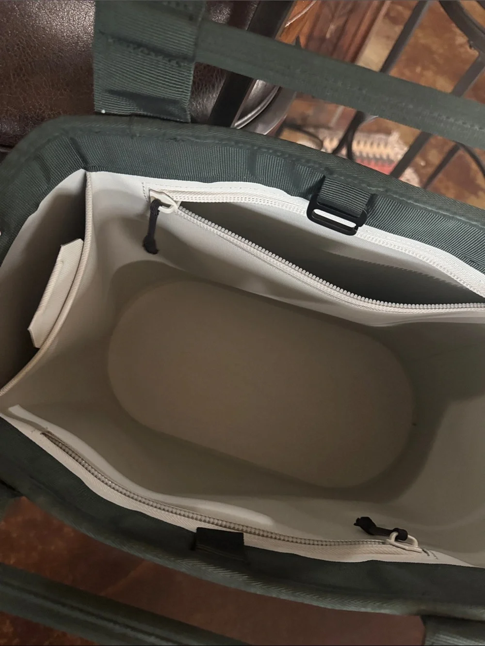 YETI Blackforest Camino 20
